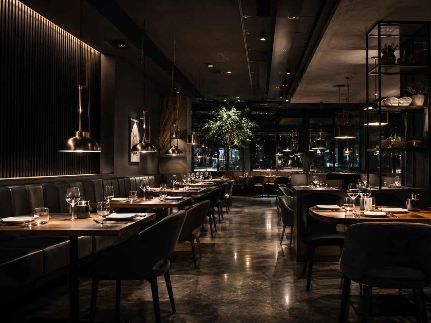 Čistý interiér moderní restaurace